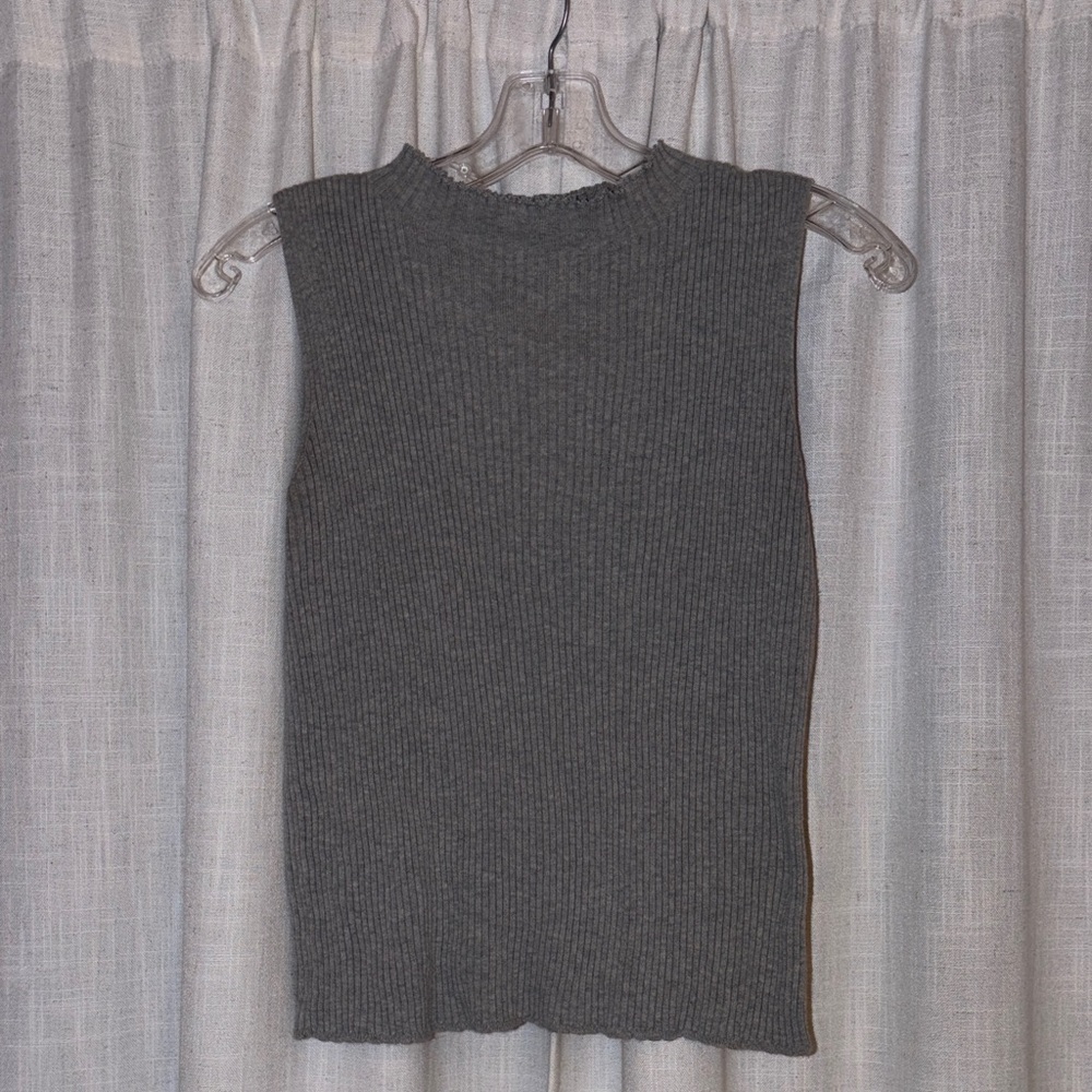 Uniqlo Gray Ribbed Knit Top